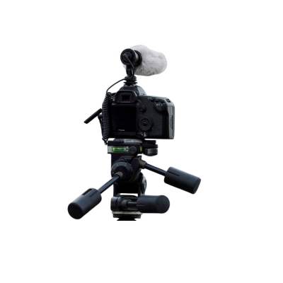 AverMedia AM133 condenser microphone ideal for streaming, podcasting, gaming, and online content creation.